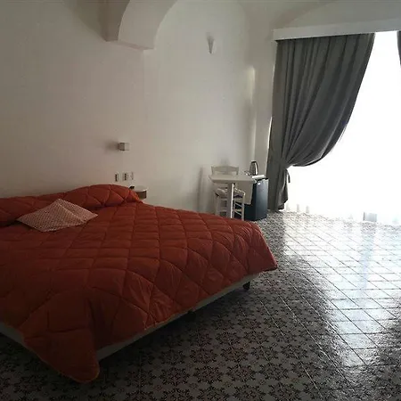 A.i.r. Gabbiano 3* Isola Rossa (Sassari)