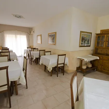 A.i.r. Gabbiano 3* Isola Rossa (Sassari)