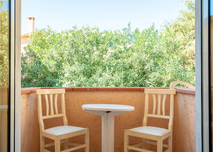 A.i.r. Gabbiano 3* Isola Rossa (Sassari)